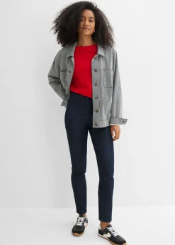 Vaqueros con corte slim, talle alto y largo cropped