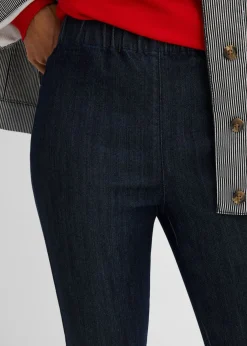 Vaqueros con corte slim, talle alto y largo cropped