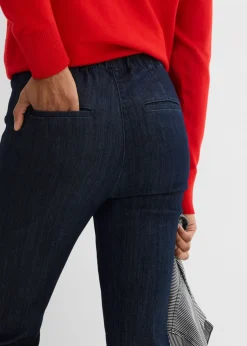Vaqueros con corte slim, talle alto y largo cropped