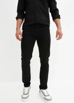 Vaqueros con corte slim y forma recta