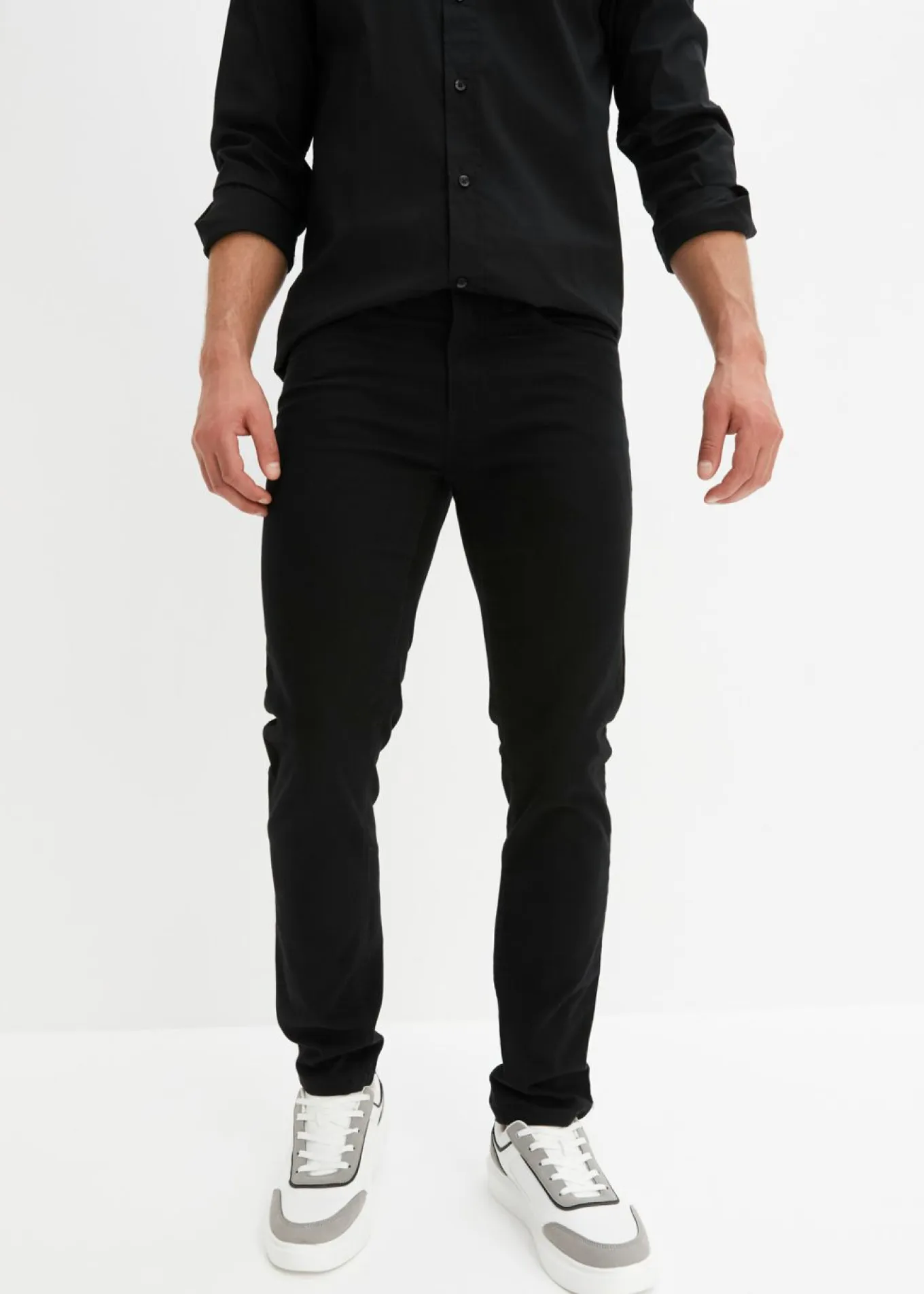Vaqueros con corte slim y forma recta