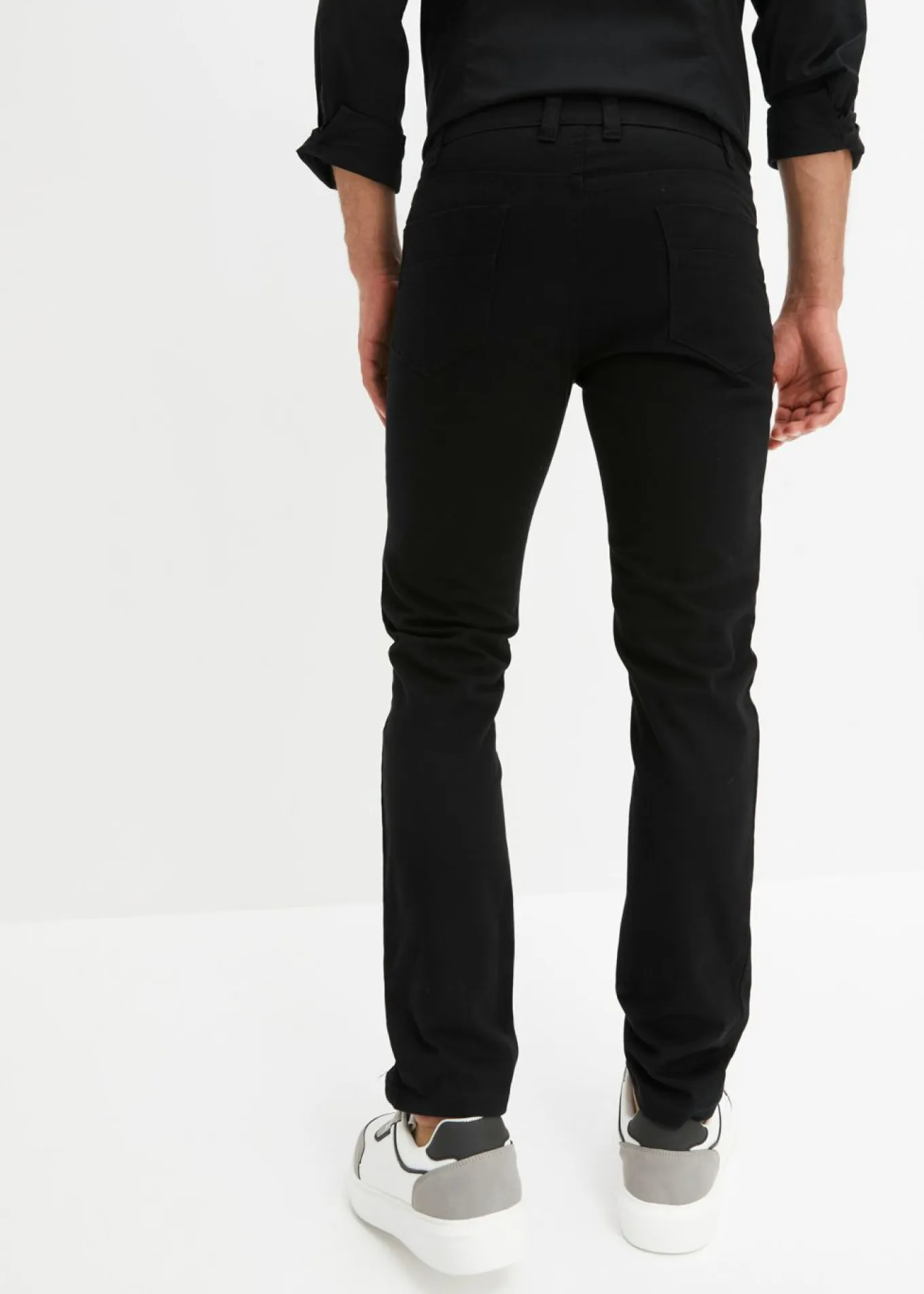 Vaqueros con corte slim y forma recta
