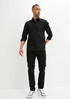 Vaqueros con corte slim y forma recta