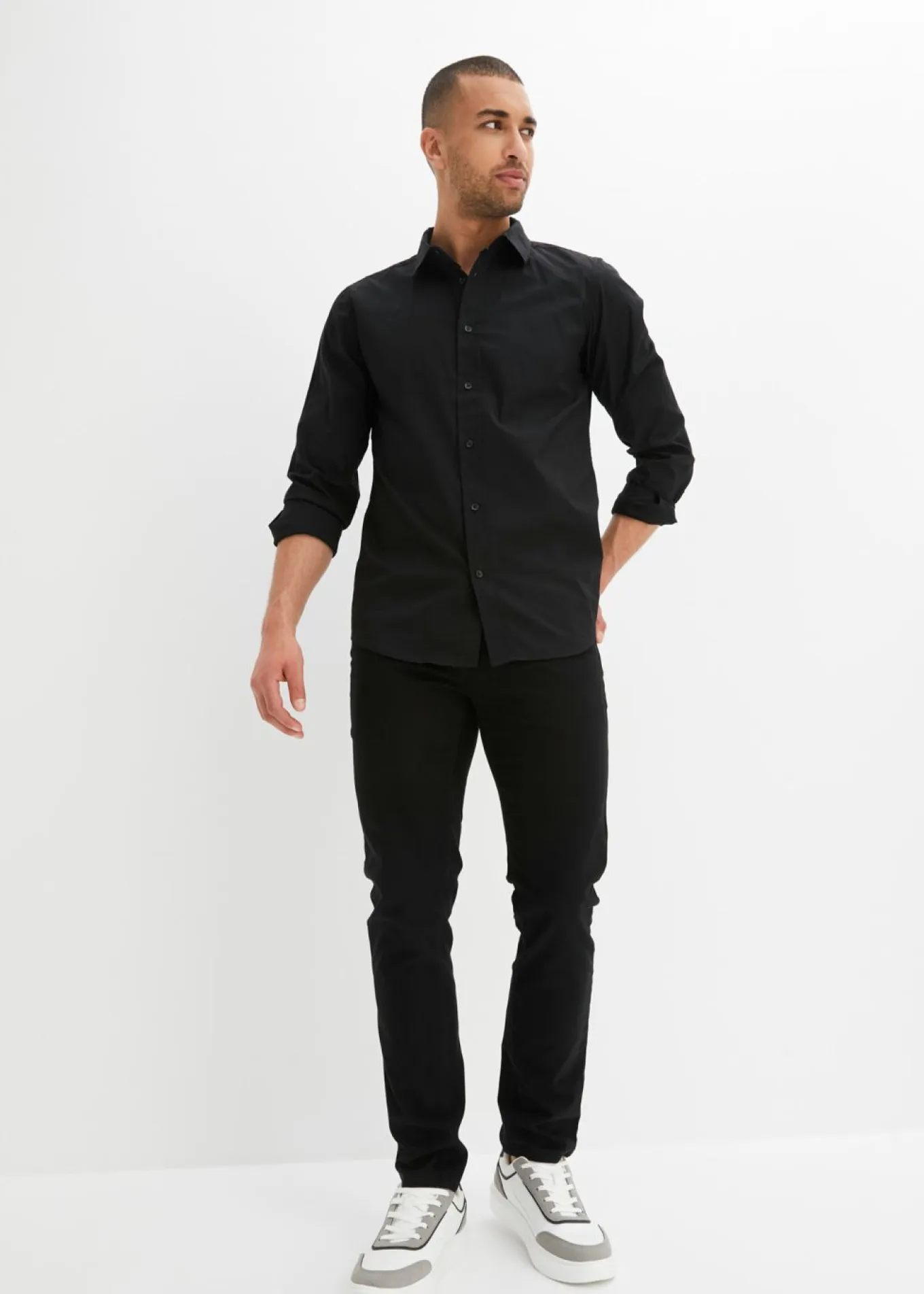 Vaqueros con corte slim y forma recta