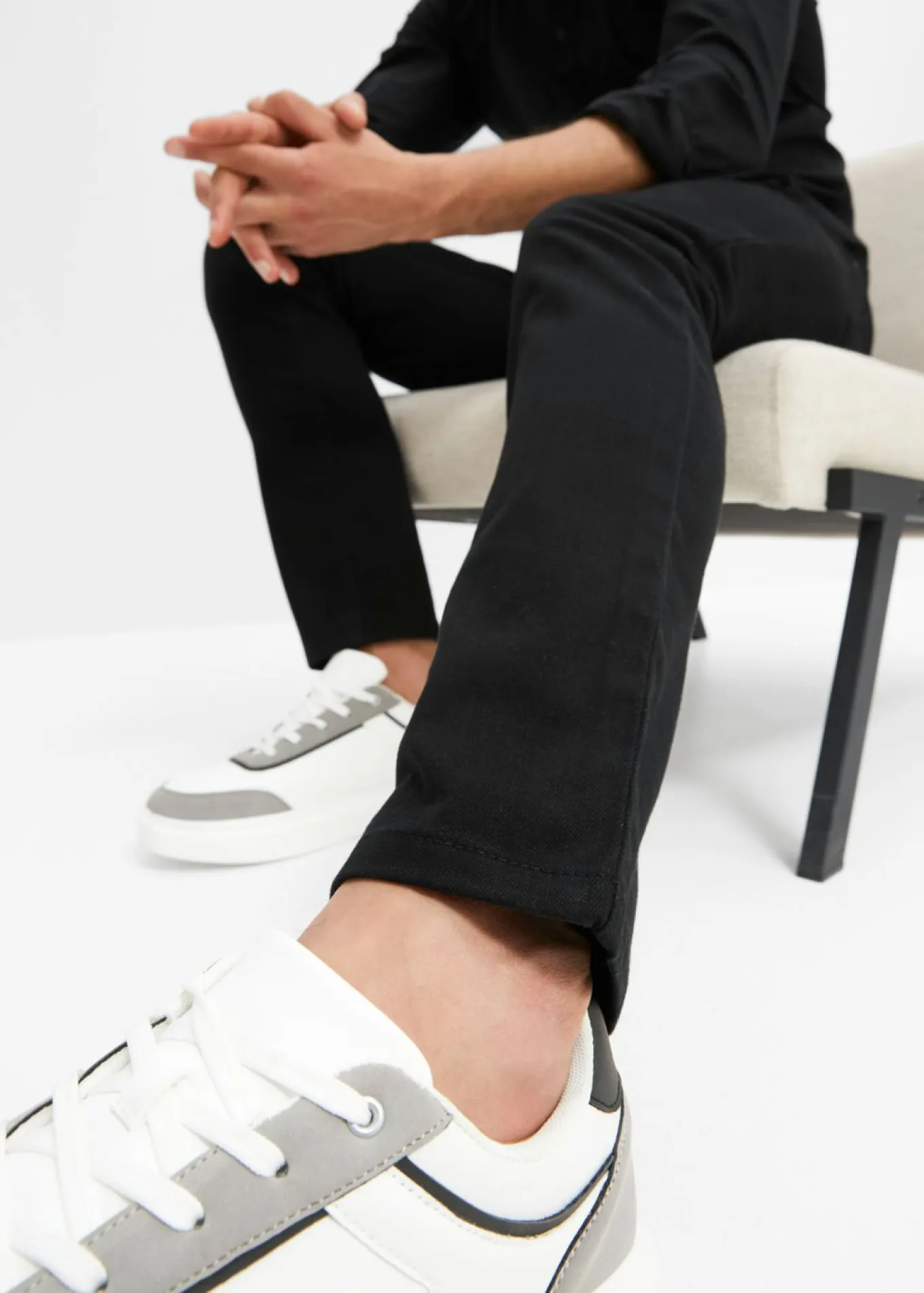 Vaqueros con corte slim y forma recta
