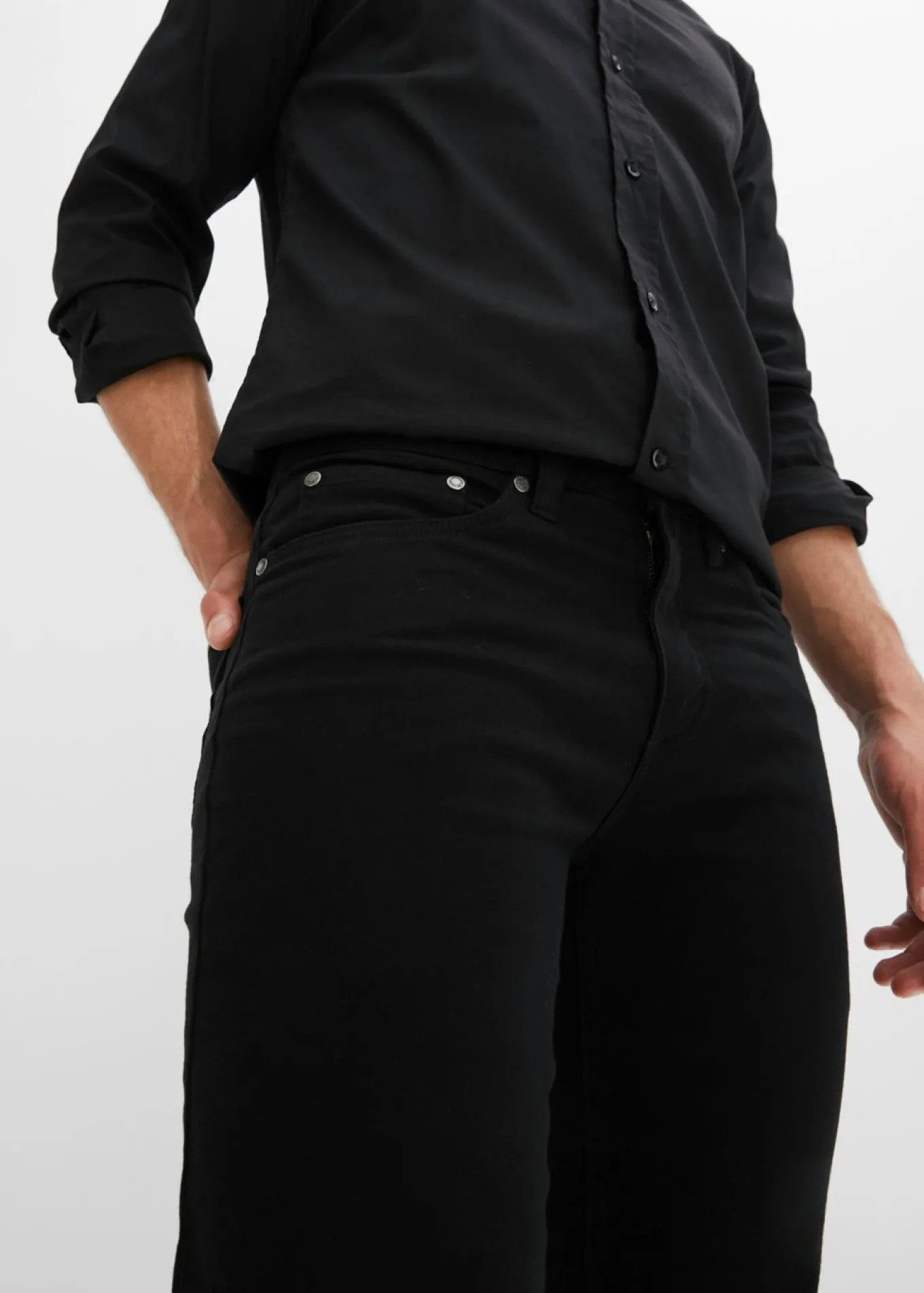 Vaqueros con corte slim y forma recta