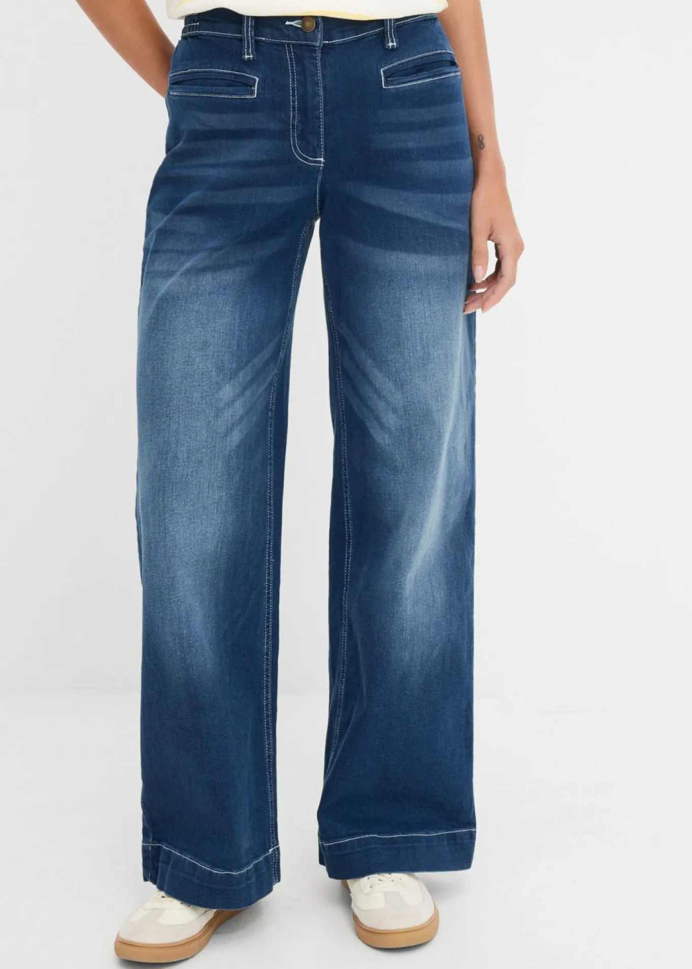 Vaqueros con pernera ancha, mid waist, con cintura cómoda