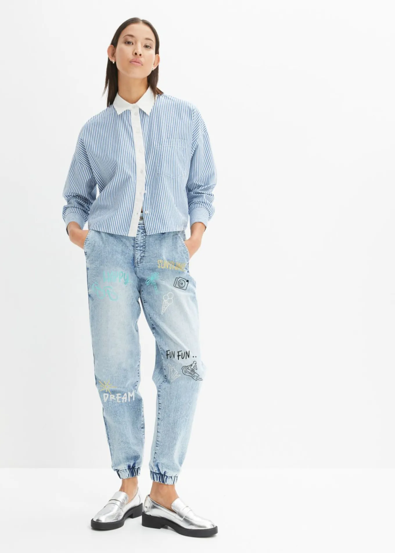 Vaqueros con talle medio, cinturilla cómoda y corte barrel