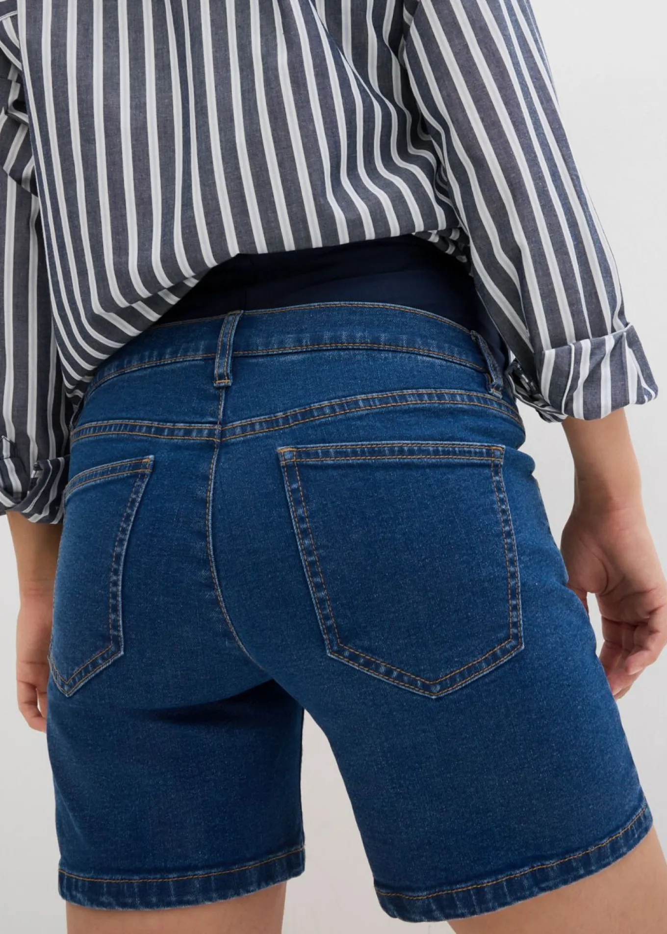 Vaqueros cortos premamá de denim elástico de algodón