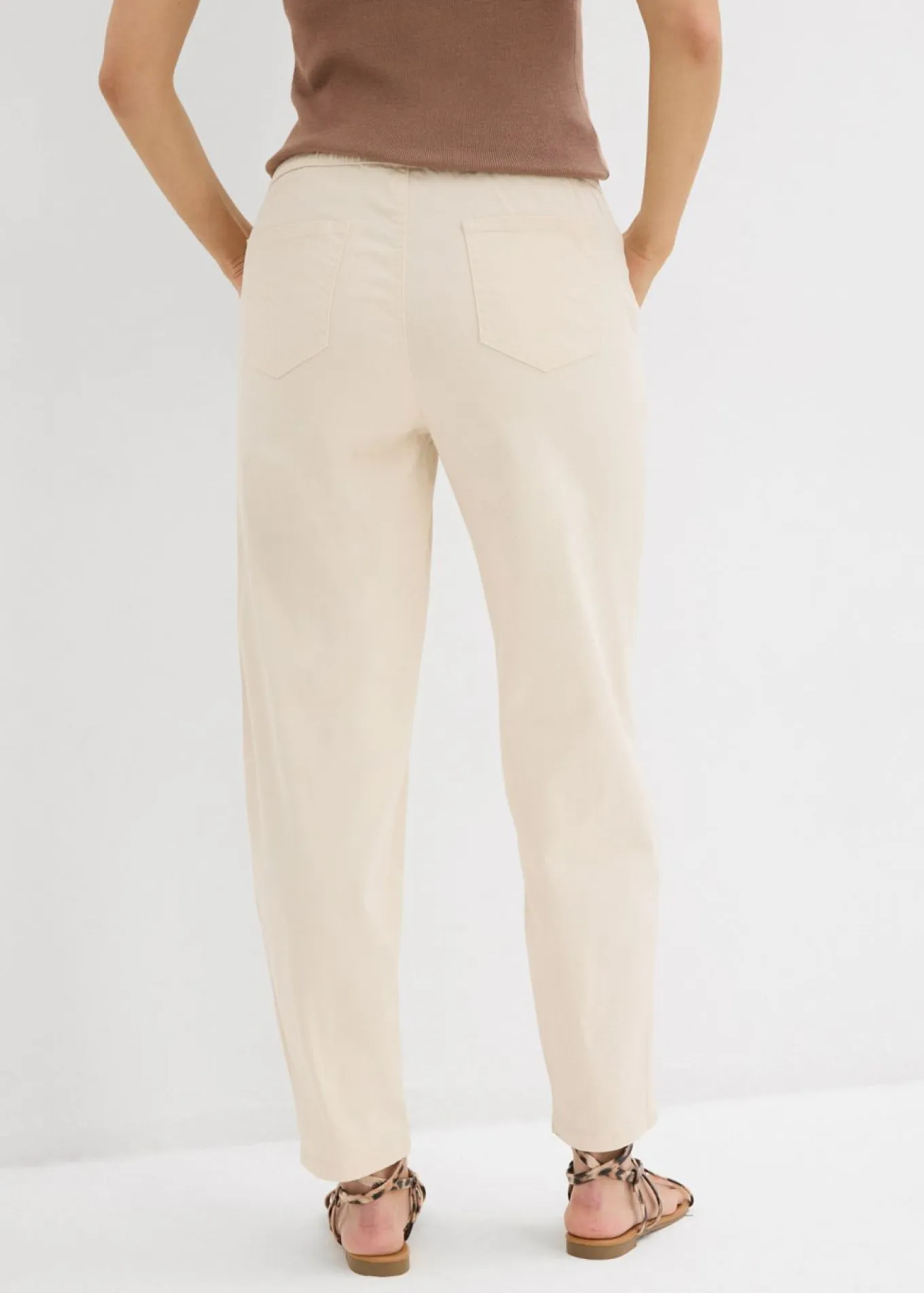 Vaqueros de corte barrel, mid waist, cintura cómoda