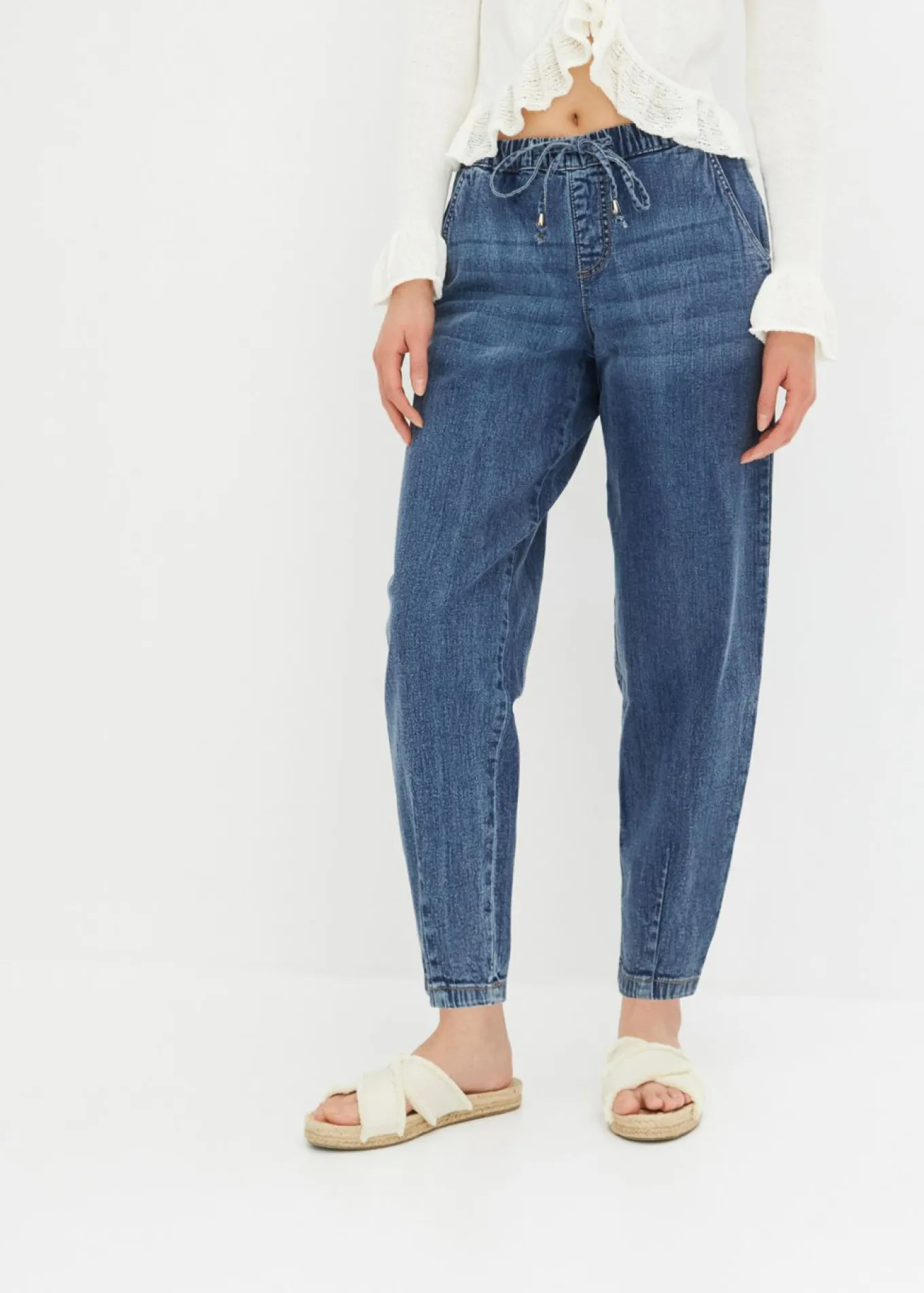 Vaqueros de corte barrel, mid waist, cintura cómoda