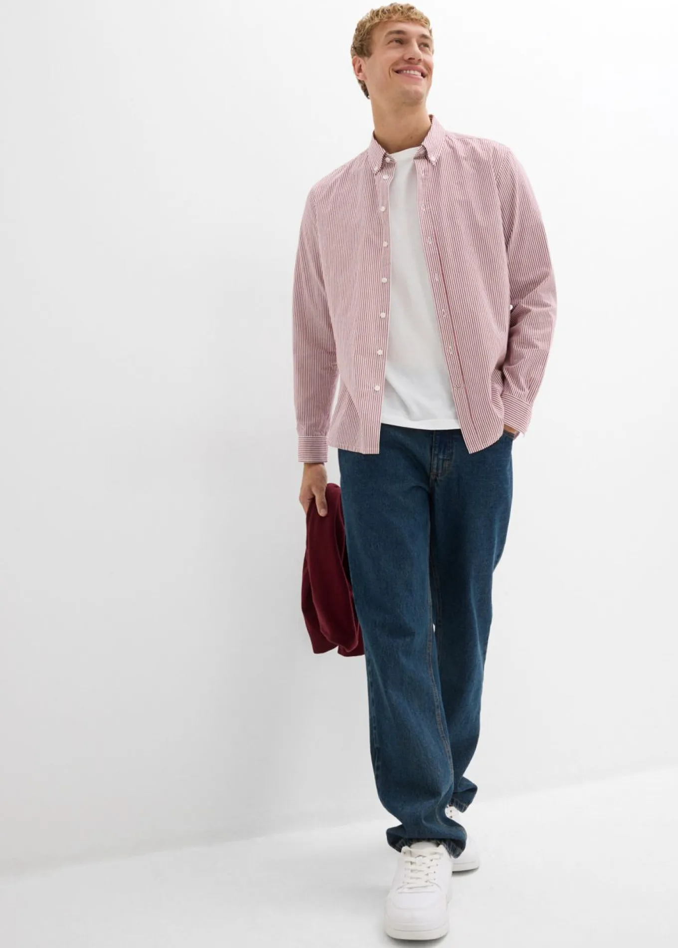 Vaqueros de corte regular y recto