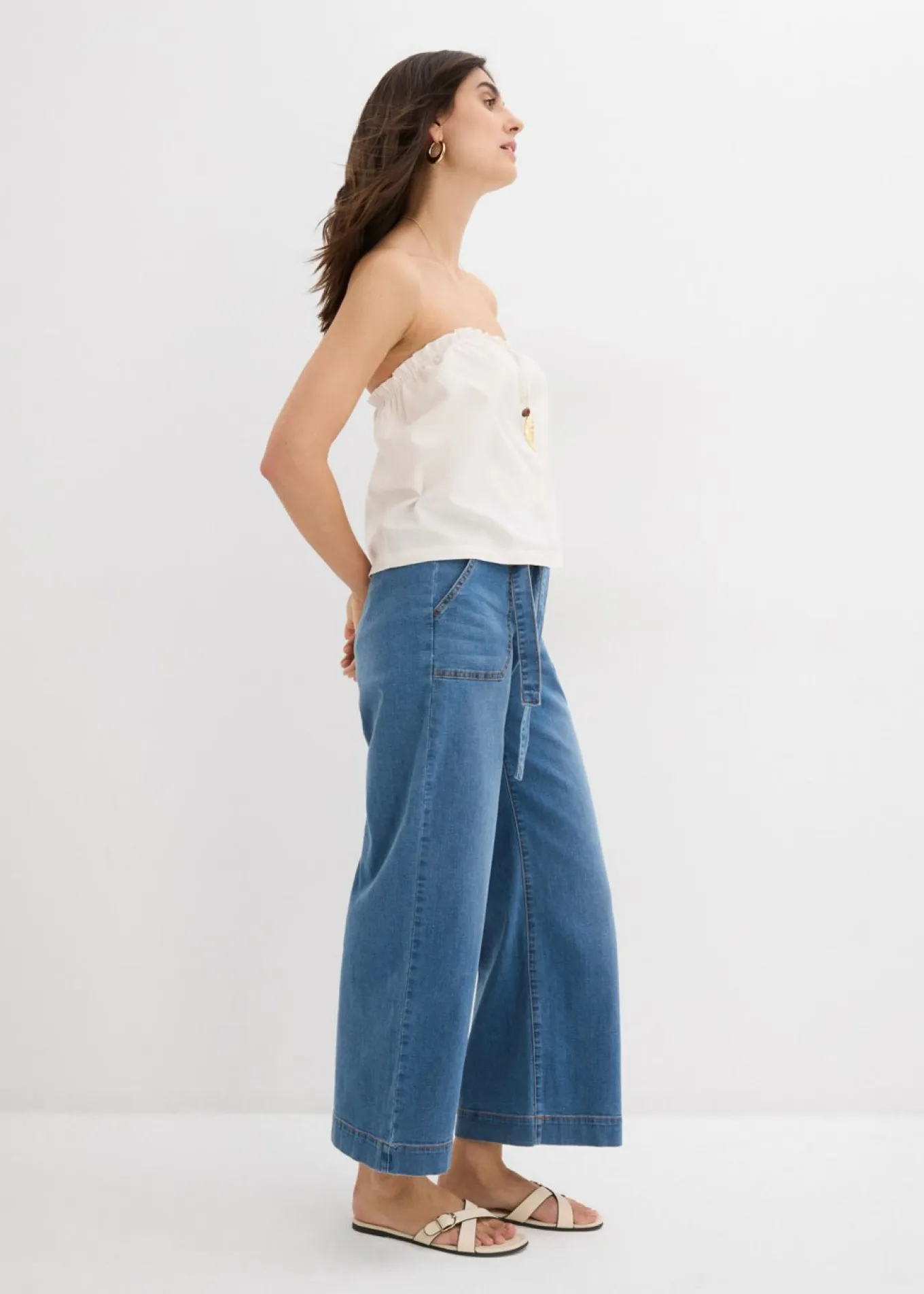 Vaqueros de pernera ancha, high waist, cintura cómoda y cropped
