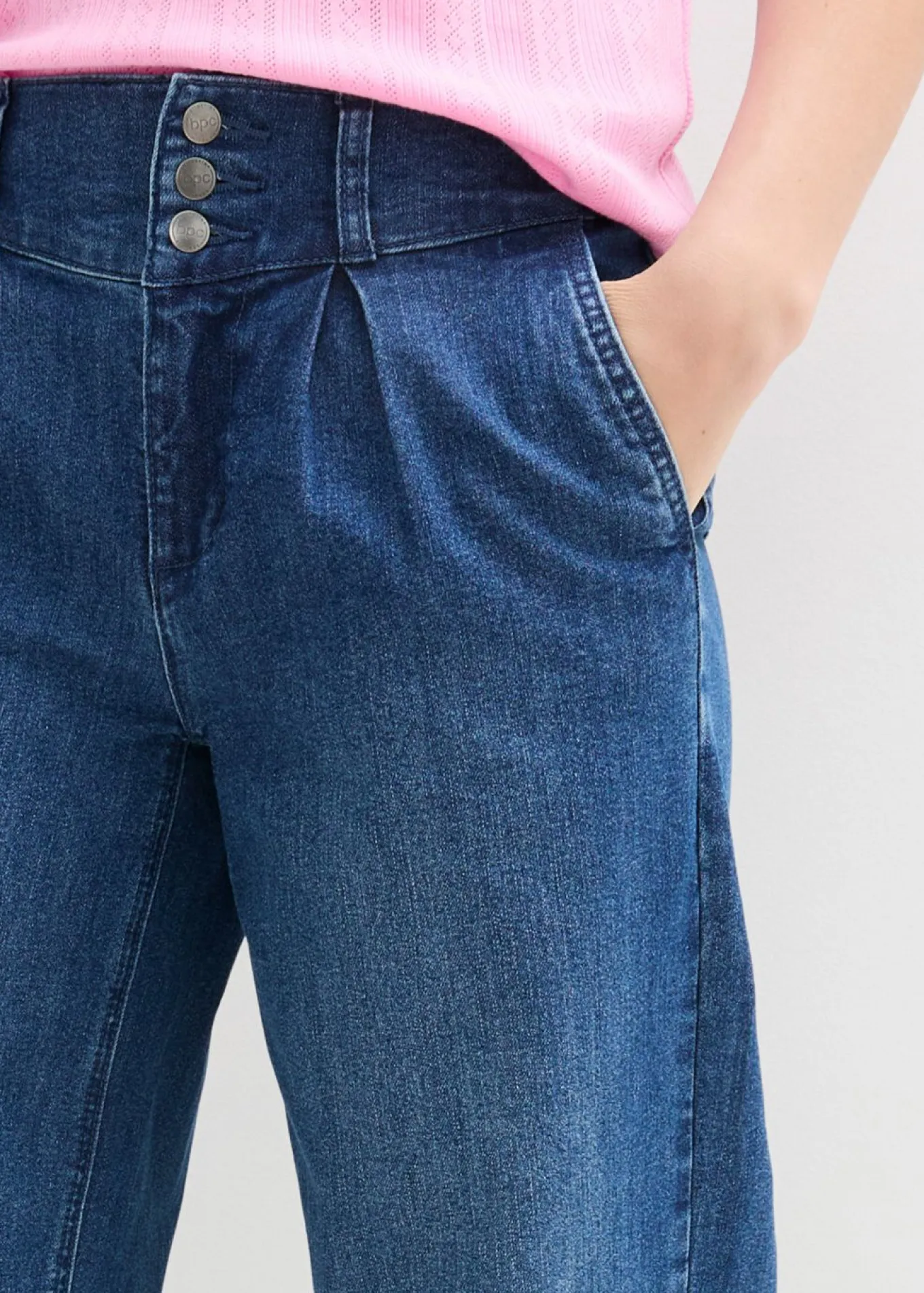 Vaqueros de pernera ancha, high waist, cintura cómoda