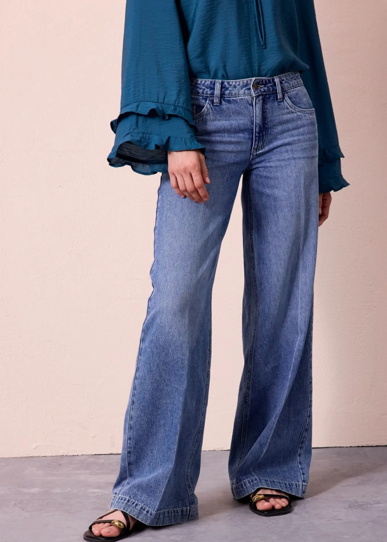 Vaqueros de pernera ancha, mid waist, largo completo y low stretch