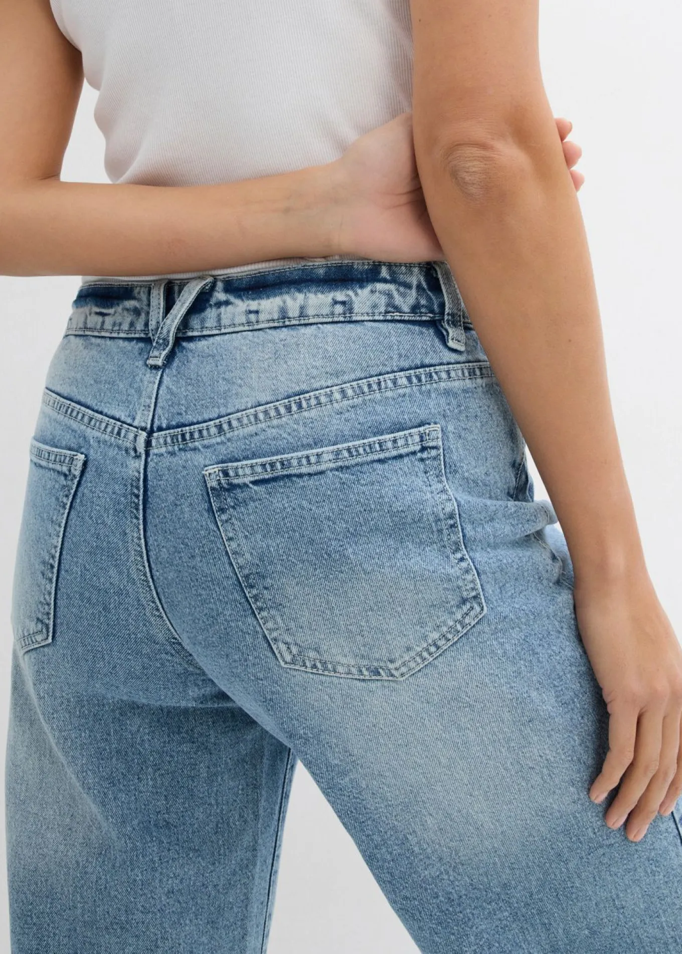 Vaqueros de pernera ancha, mid waist, largo completo y low stretch
