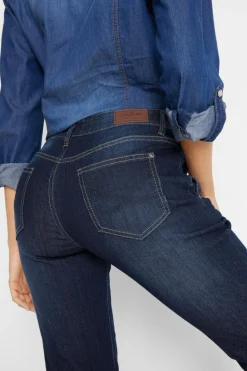 Vaqueros elásticos con corte boyfriend y talle medio