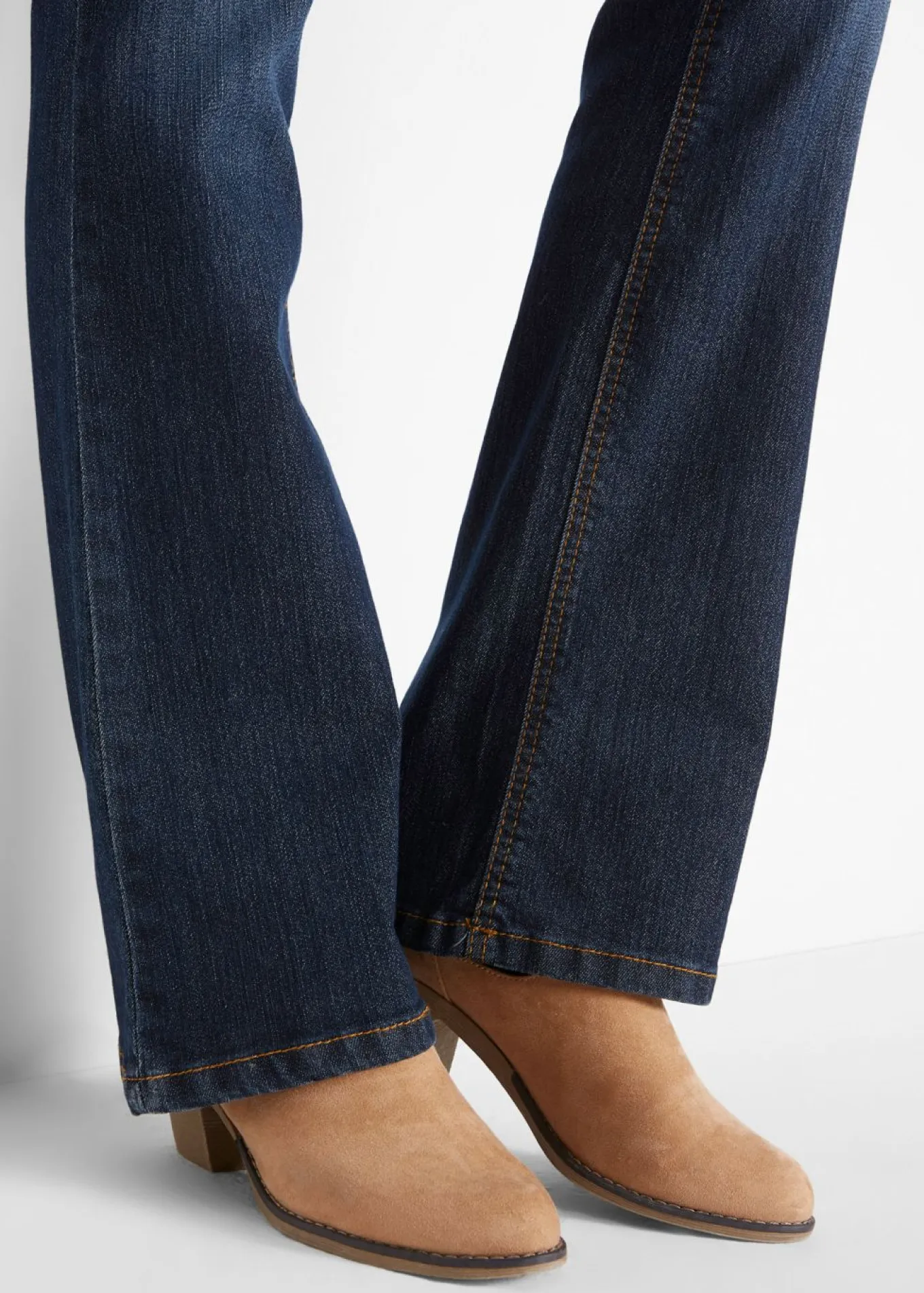 Vaqueros elásticos con corte bootcut y talle medio