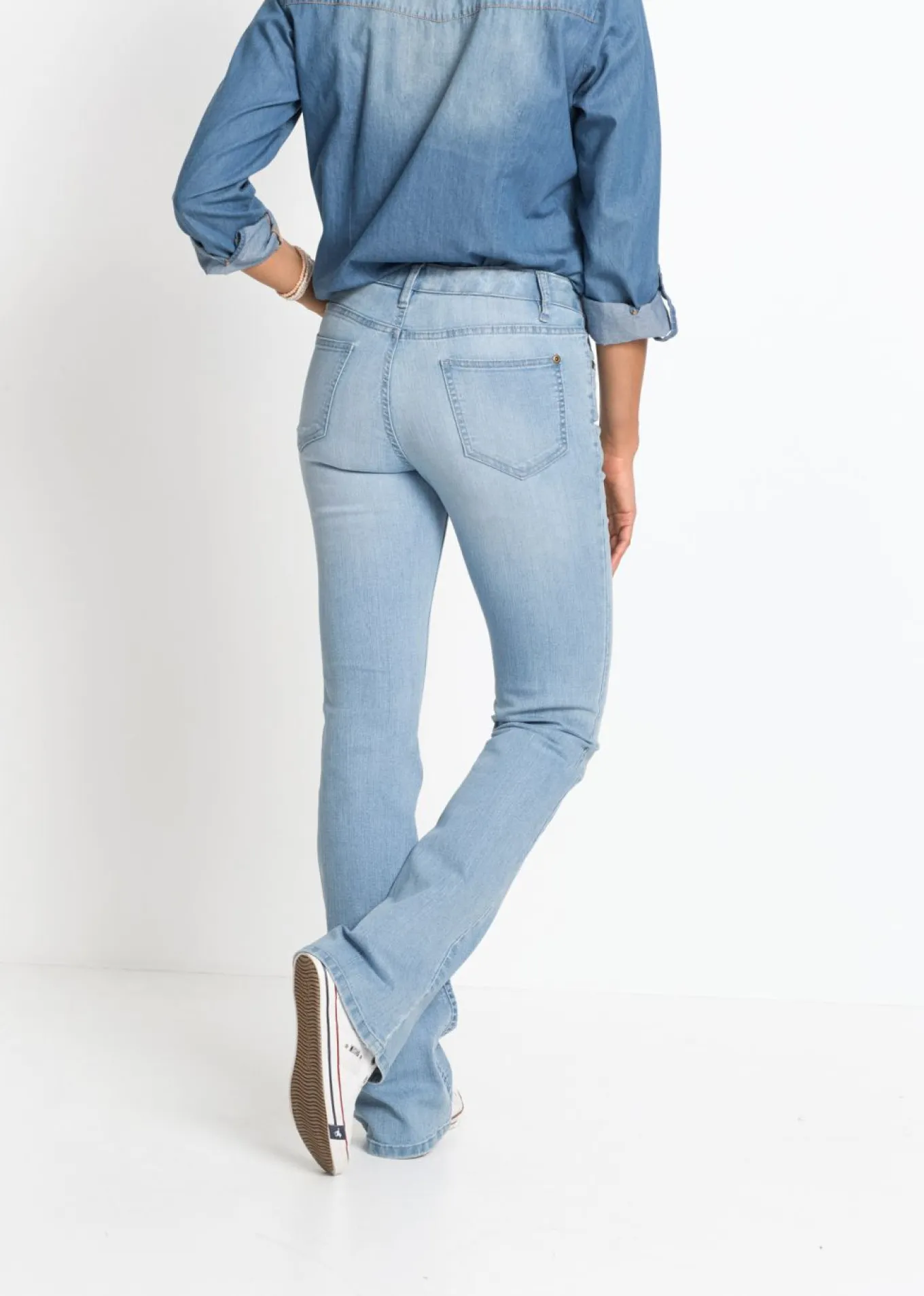 Vaqueros elásticos con corte bootcut y talle medio