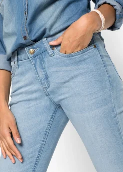 Vaqueros elásticos con corte bootcut y talle medio