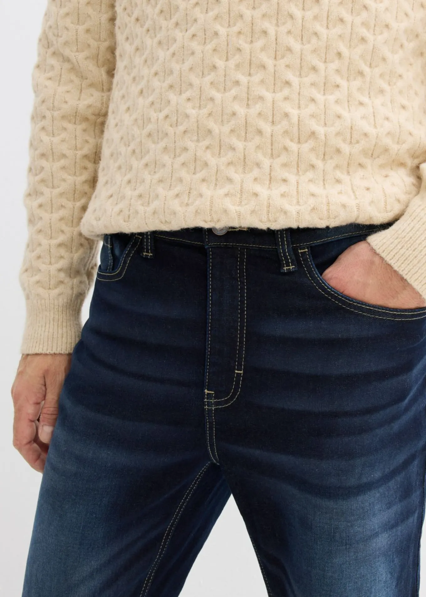 Vaqueros elásticos con corte clásico, cinturilla elástica y diseño bootcut