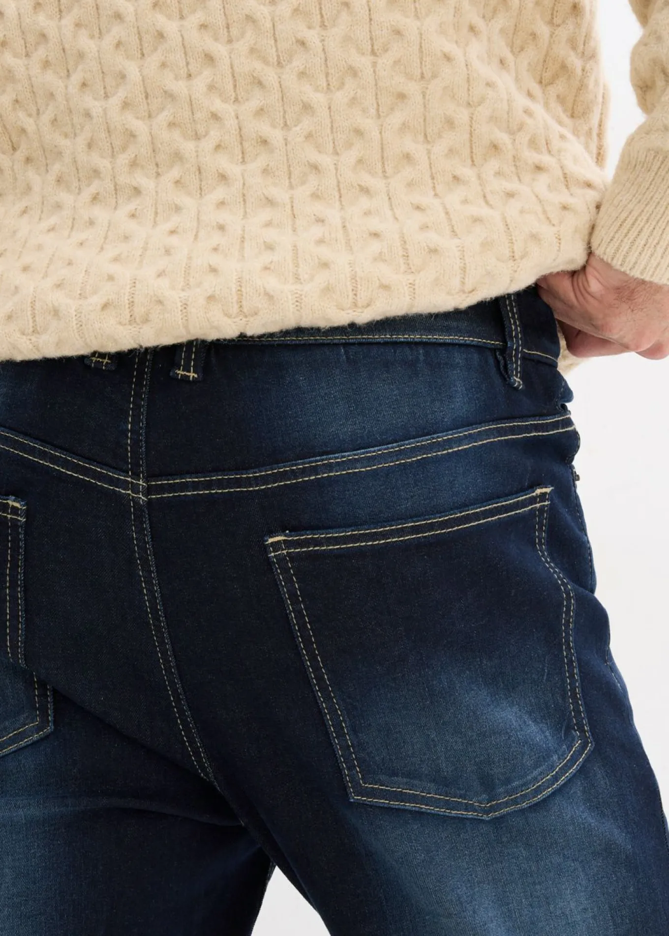 Vaqueros elásticos con corte clásico, cinturilla elástica y diseño bootcut