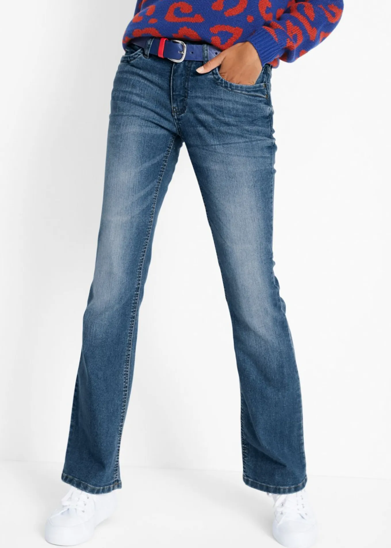 Vaqueros elásticos con corte bootcut y talle medio