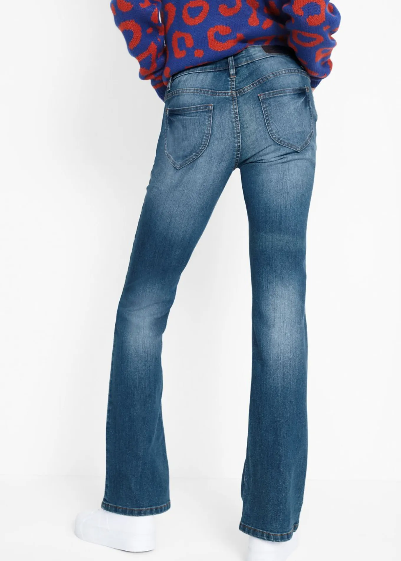 Vaqueros elásticos con corte bootcut y talle medio