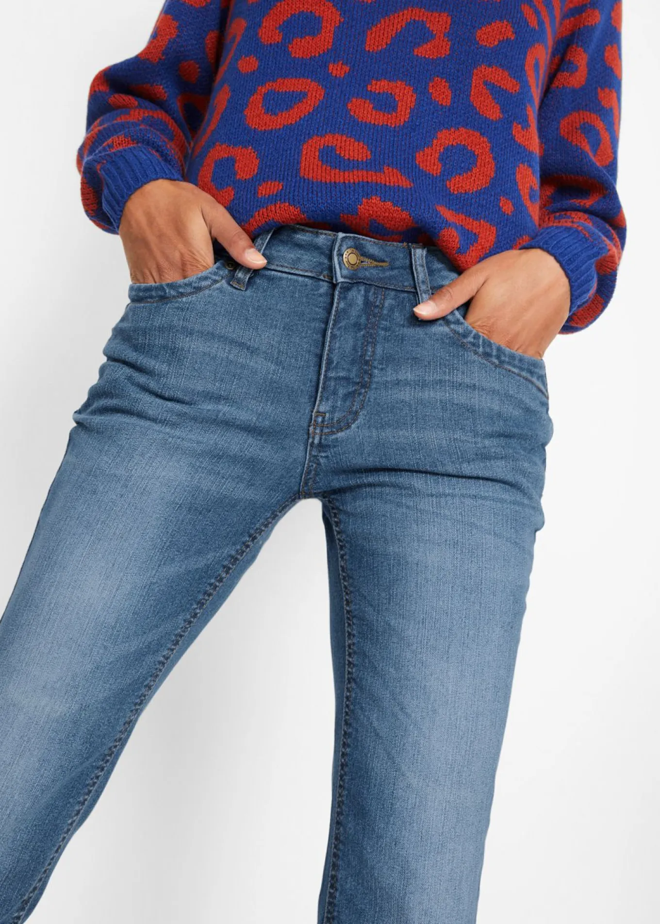 Vaqueros elásticos con corte bootcut y talle medio