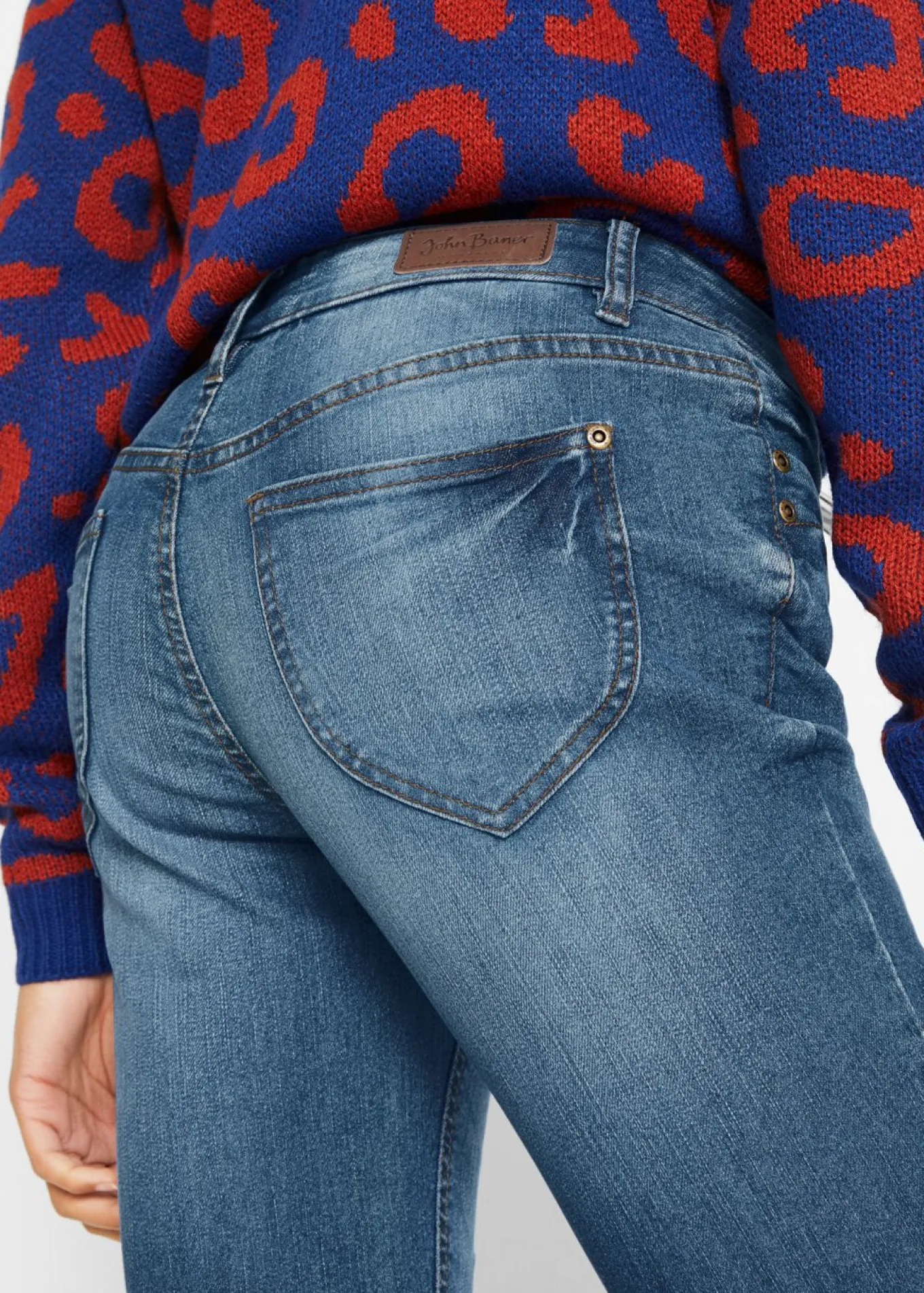 Vaqueros elásticos con corte bootcut y talle medio