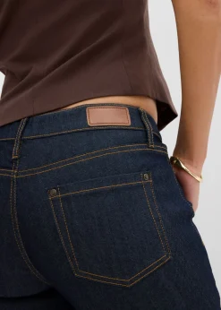 Vaqueros elásticos con corte bootcut y talle medio