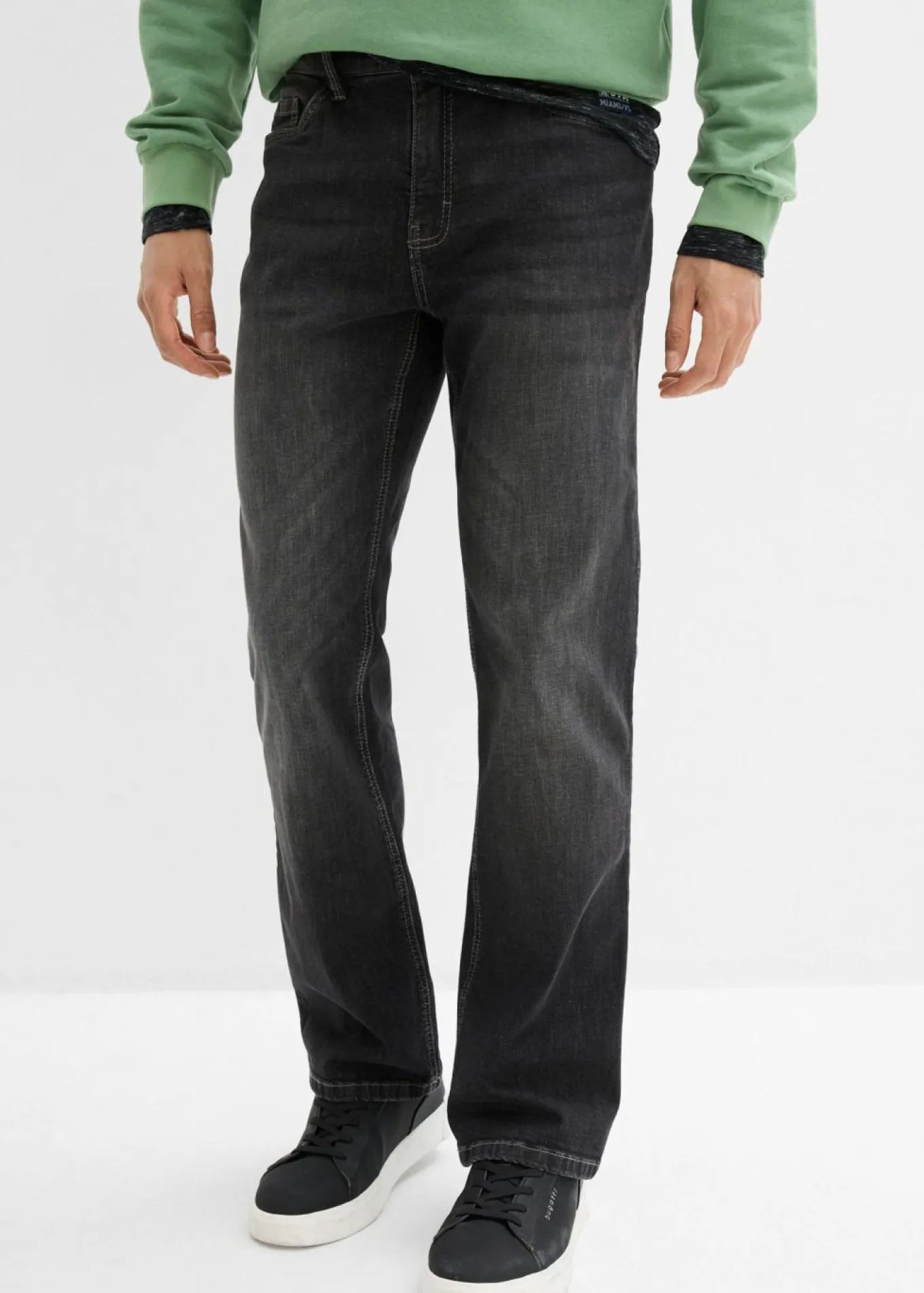 Vaqueros elásticos de corte regular y bootcut