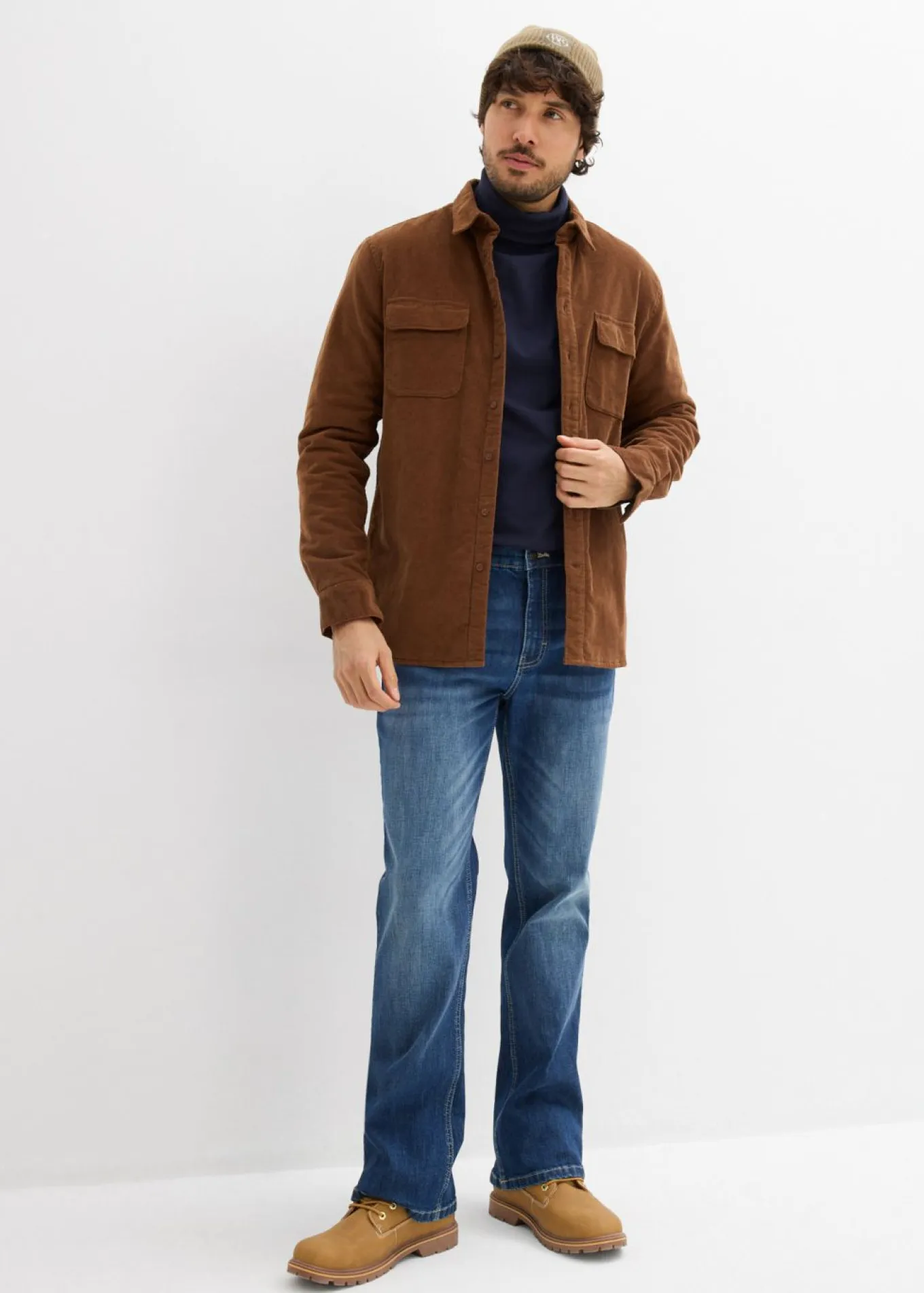 Vaqueros elásticos de corte regular y bootcut