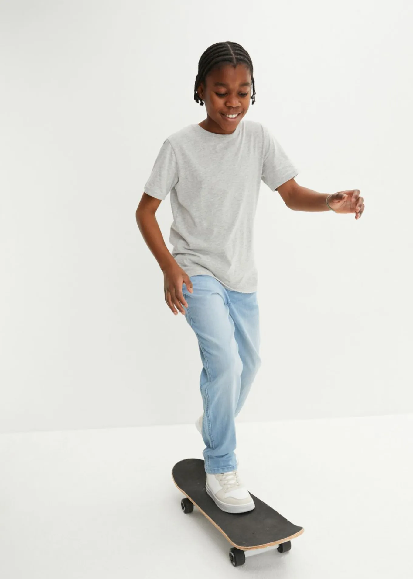 Vaqueros elásticos loose fit, con cintura ajustable, straight