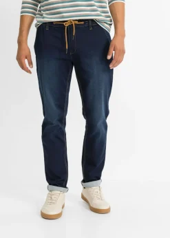 Vaqueros informales con corte regular, forma tapered y cinturilla cómoda