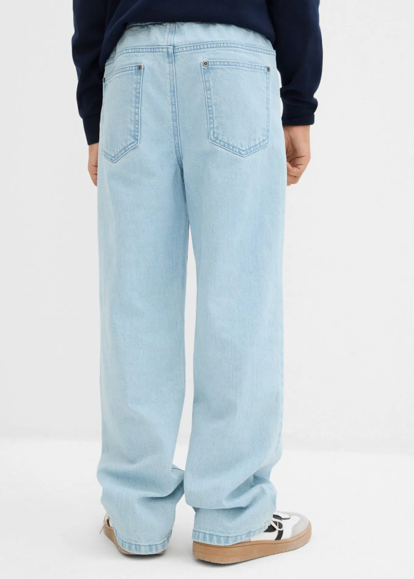 Vaqueros loose fit, sin cierre, con cintura cómoda, straight