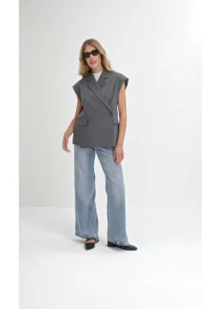Vaqueros low stretch con corte holgado, talle medio y diseño recto