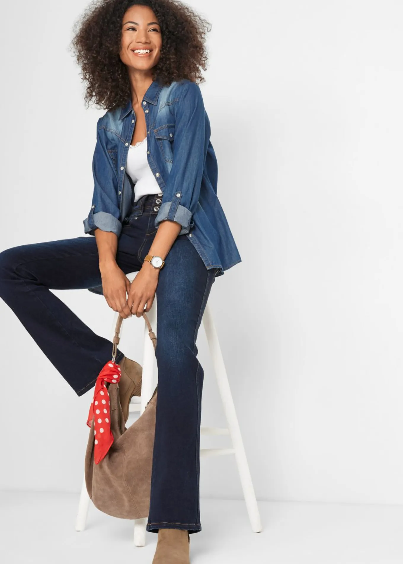 Vaqueros moldeadores con corte bootcut y talle alto