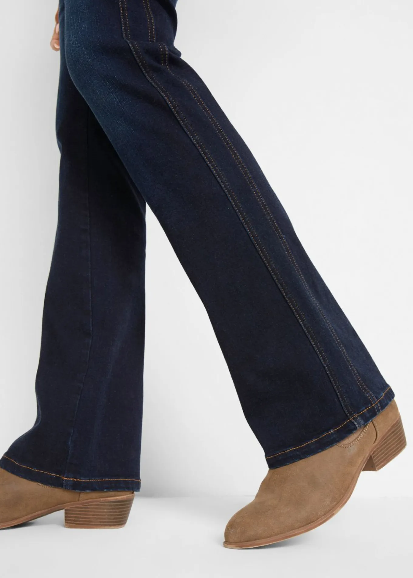 Vaqueros moldeadores con corte bootcut y talle alto