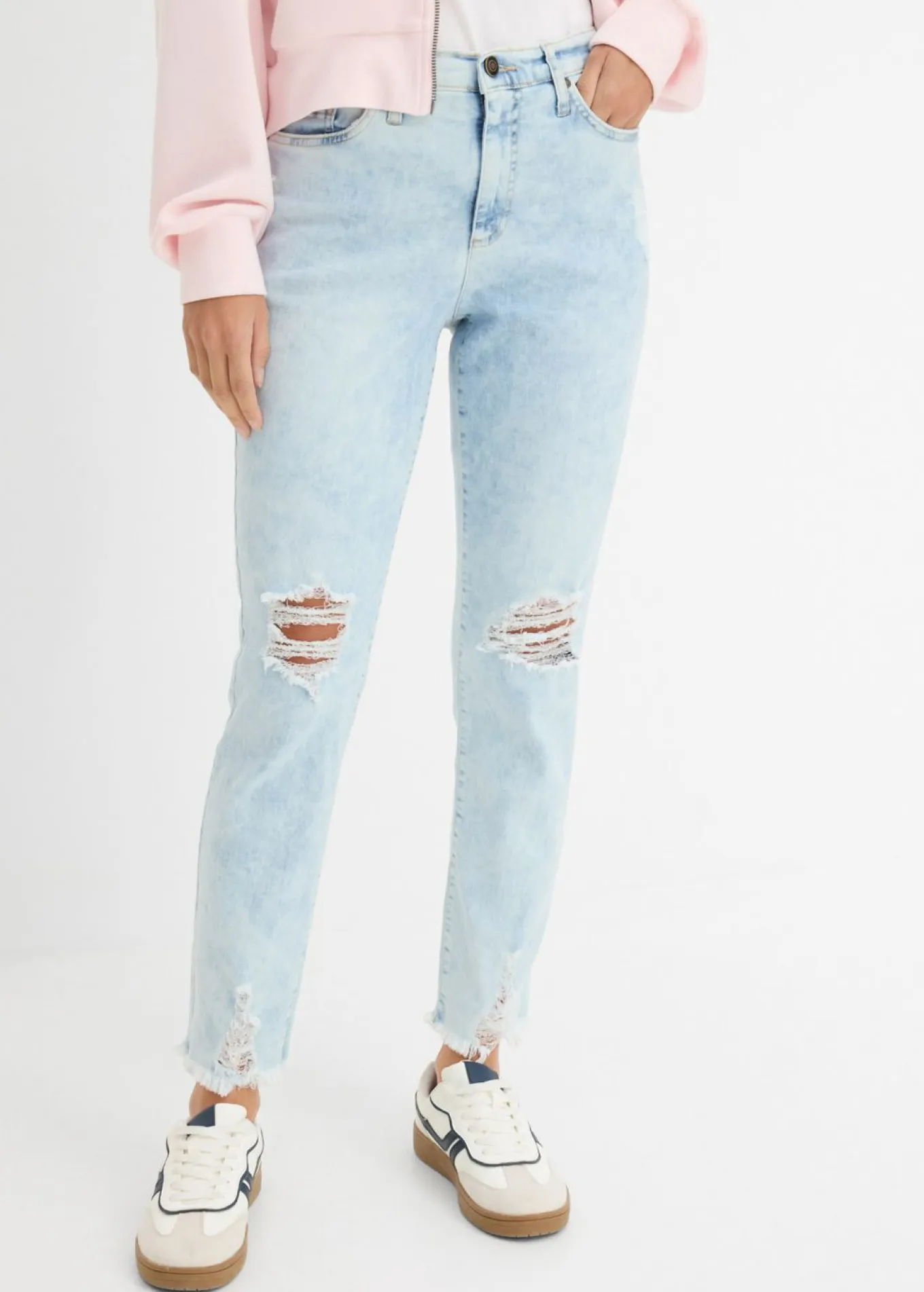 Vaqueros mom, high waist, con efecto roto