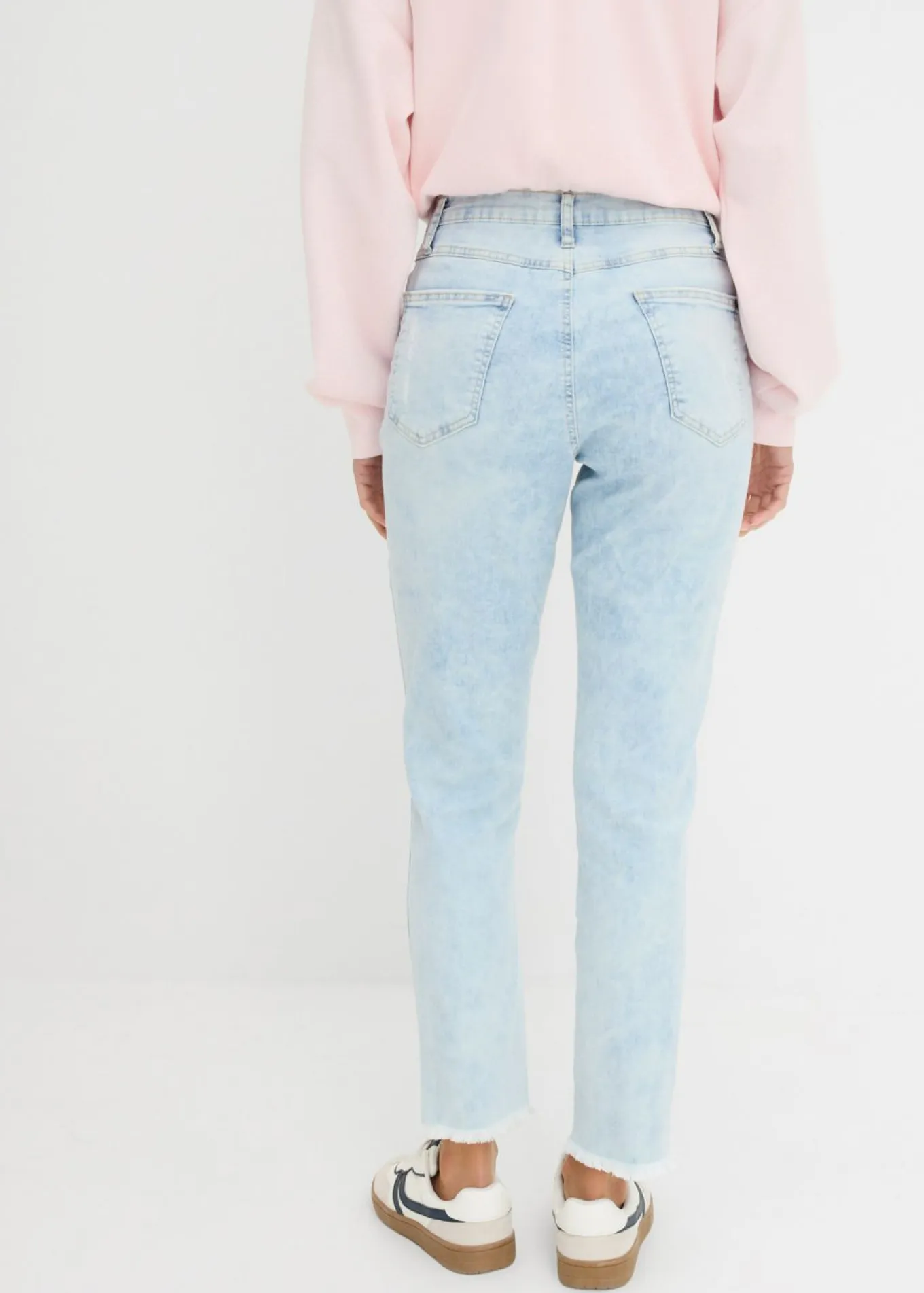 Vaqueros mom, high waist, con efecto roto