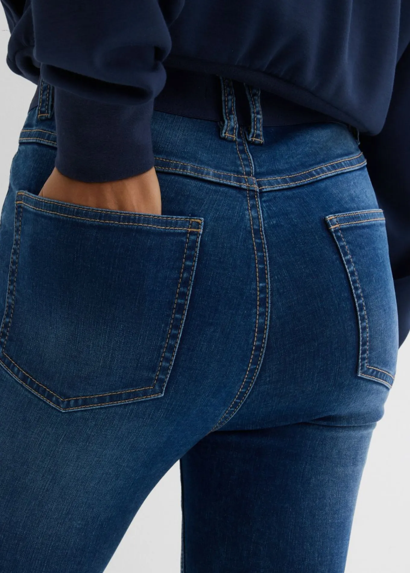 Vaqueros pitillo con talle medio y cinturilla cómoda