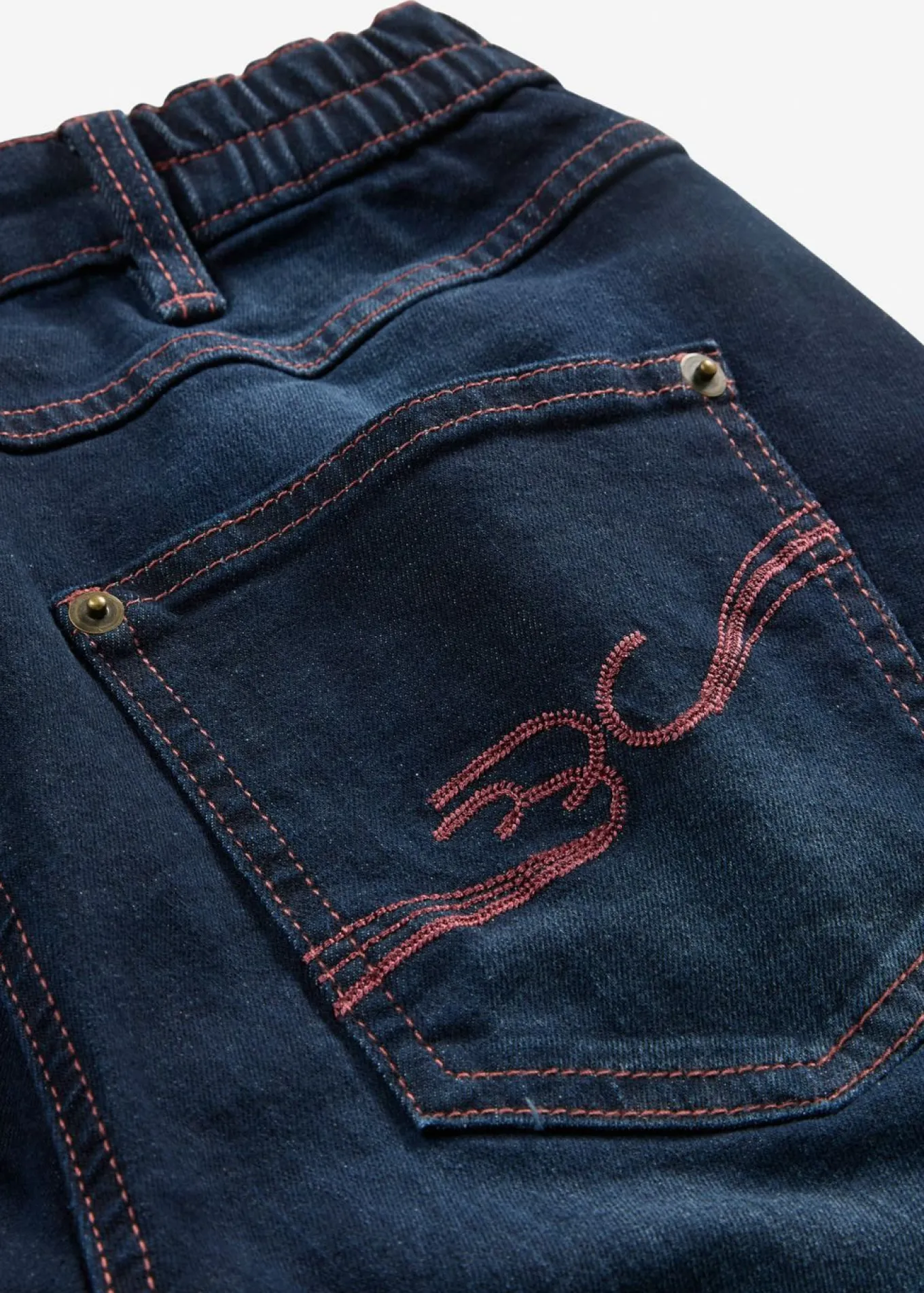 Vaqueros rectos con talle medio y cintura cómoda