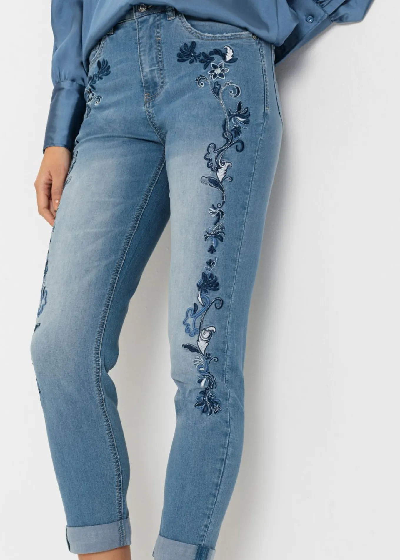 Vaqueros slim fit, mid waist, cropped