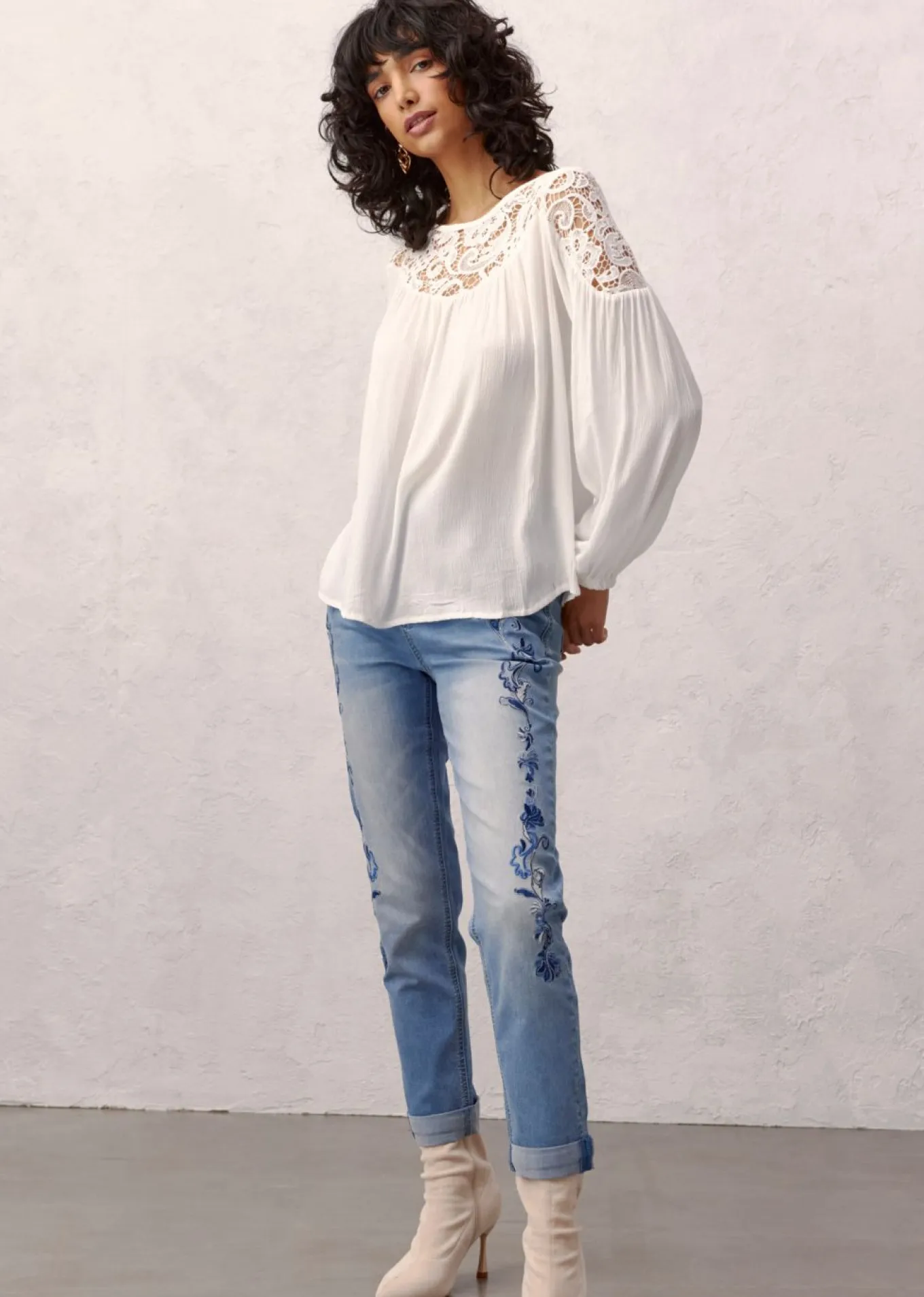 Vaqueros slim fit, mid waist, cropped