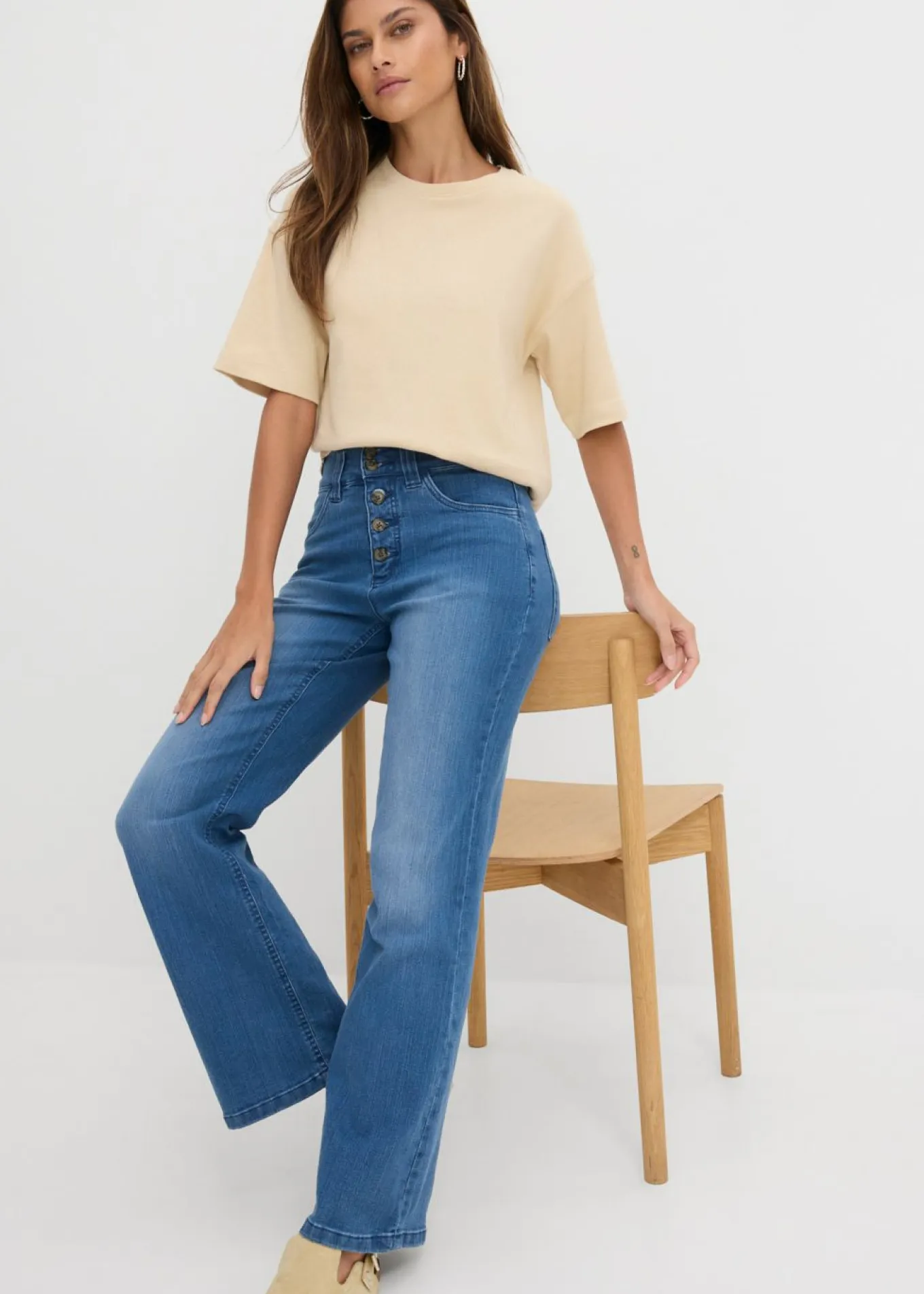 Vaqueros straight, high waist, elásticos