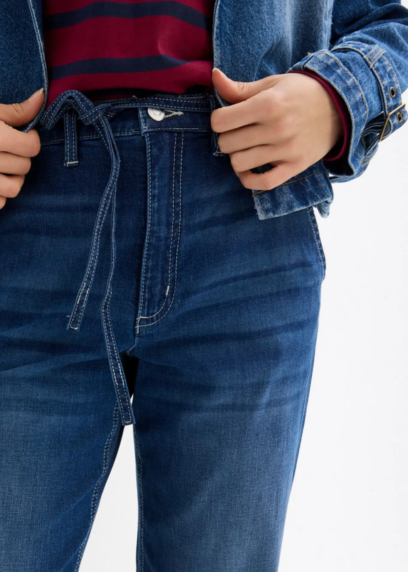 Vaqueros straight, loose fit, high waist, con cintura cómoda