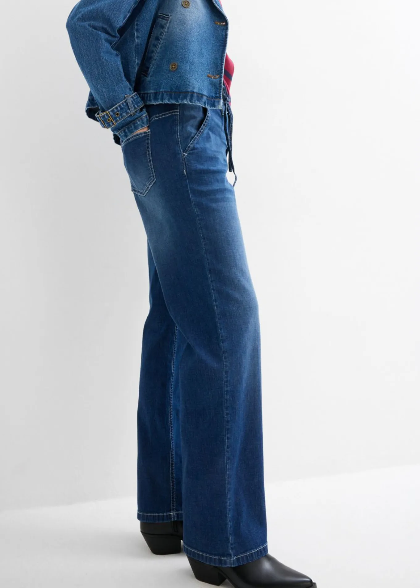 Vaqueros straight, loose fit, high waist, con cintura cómoda