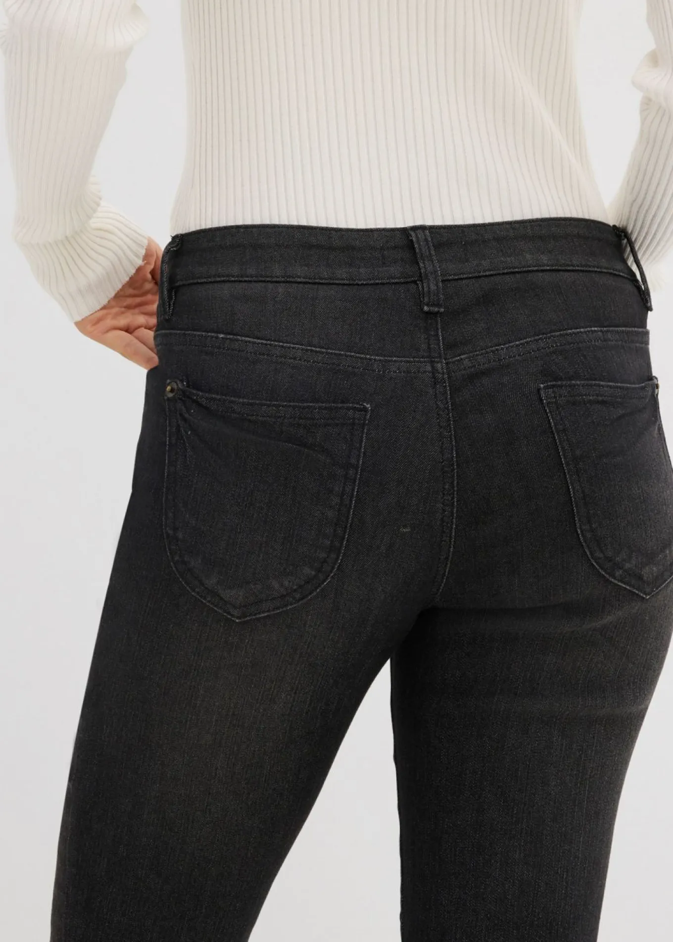 Vaqueros straight, mid waist, elásticos