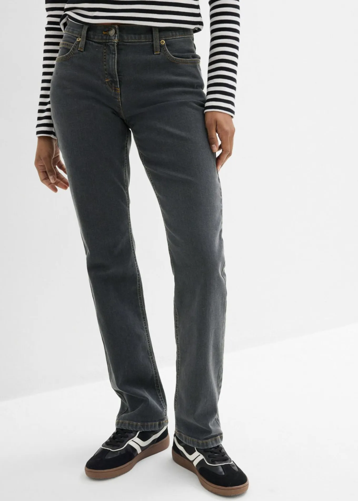 Vaqueros straight, mid waist, elásticos